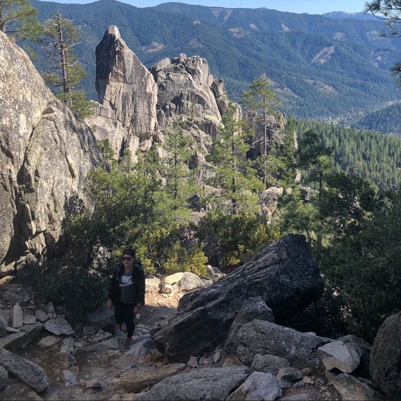 Meet your Posher, Stephanie - Picture 3 of 5